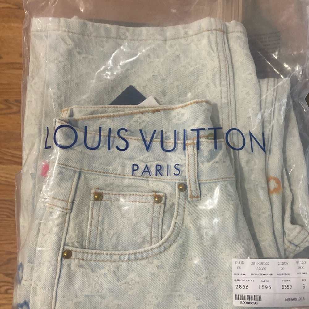Size small women’s jeans